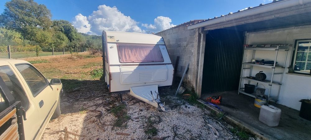 Vendo caravana  com avançado