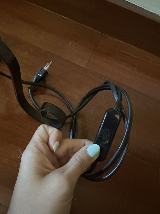 Candeeiro de ferro preto com abajur bege