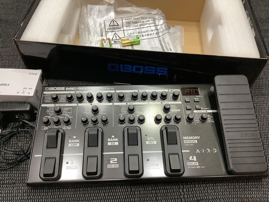 Pedaleira Boss ME 90