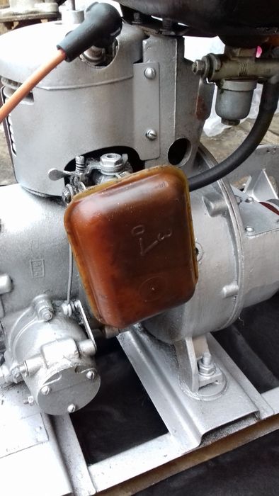 Продам двигатель ЗИД с  помпой
