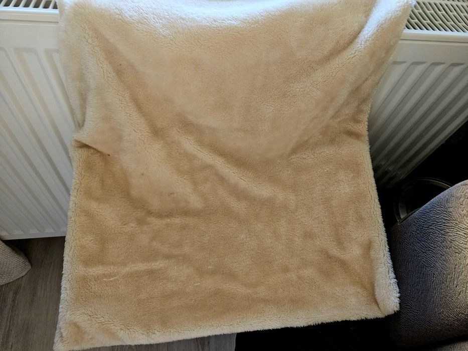 Nowy ,milutki  leżak na kaloryfer dla kota