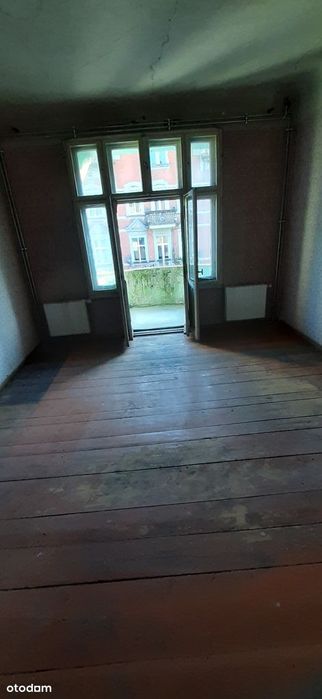Przestronne 4-pokojowe mieszkanie z balkonem w centrum