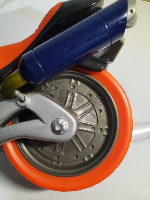 Moto de brincar com tração na roda traseira