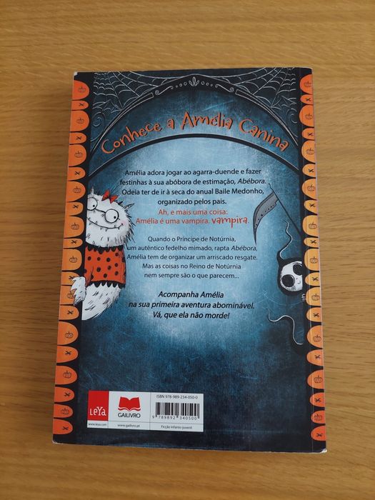 Livro Amélia Canina e o Baile Medonho