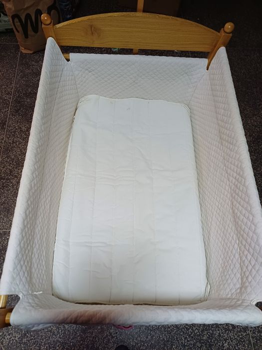 Berço da marca Bebé Confort