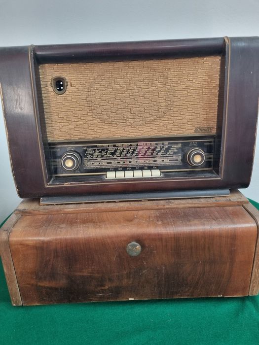 Radio Lemouzy 725 FM com gira discos
