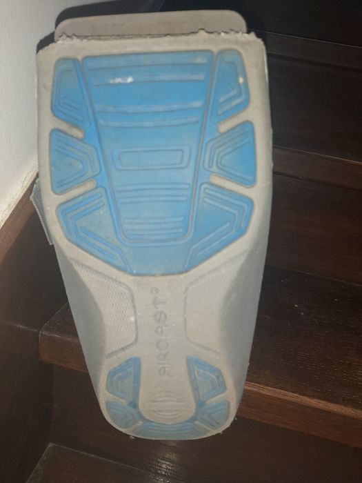 Ortezana nogę prawą regulowana