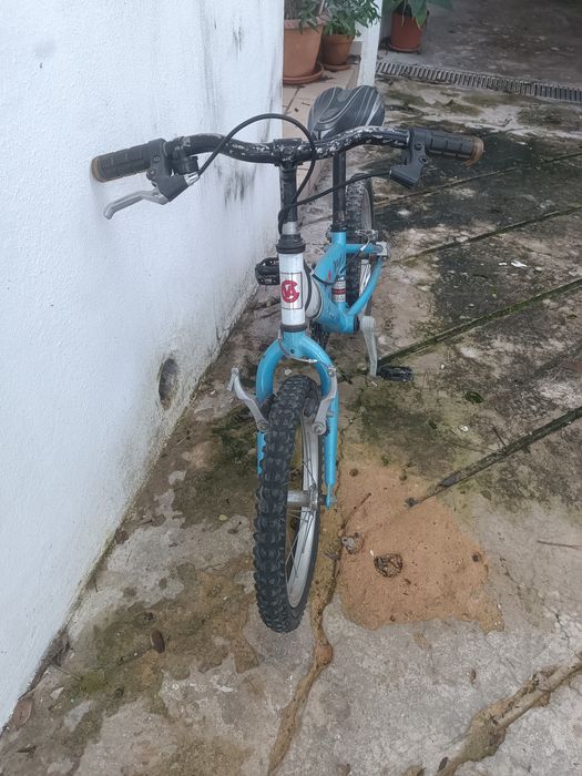 Bicicleta e triciclo de criança