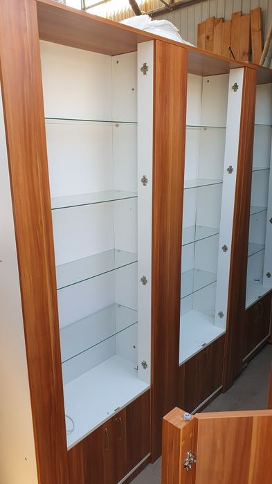 Продам шкаф с ЛЕД подсветкой витринный