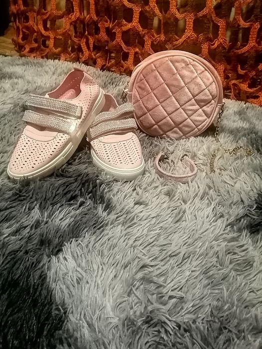 Гарні жіночи макасини.
