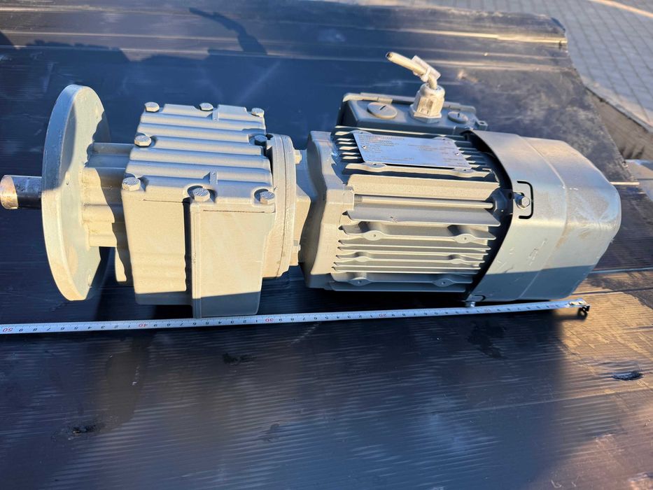 Motoreduktor, reduktor, przekładnia z silnikiem sew 0,55 kw 169obrotów