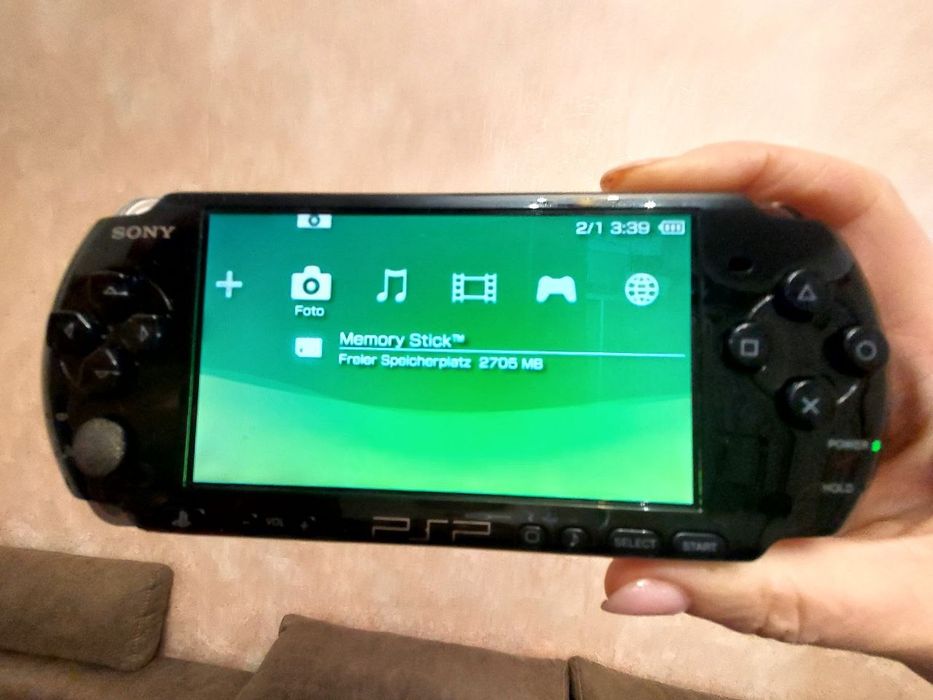 PSP 3000 в гарному стані, карта 4Gb, нова батарея, Sony Playstatation