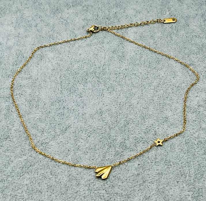 Colar Avião de Papel & Estrela em Aço Inoxidável (Banho Ouro 18k)