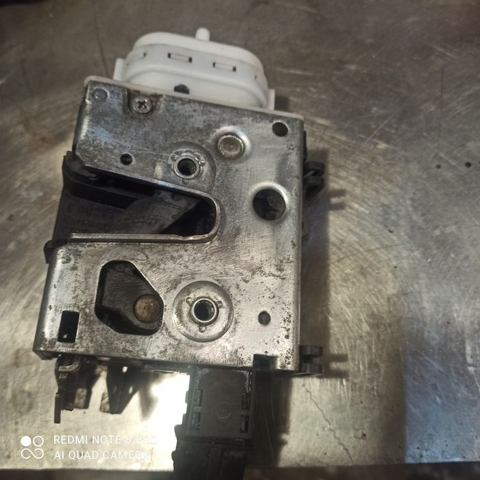 Замок правий ,передній,Ауді100