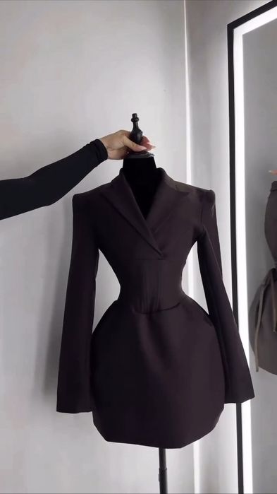 Супер сукня з імітацією корсету!