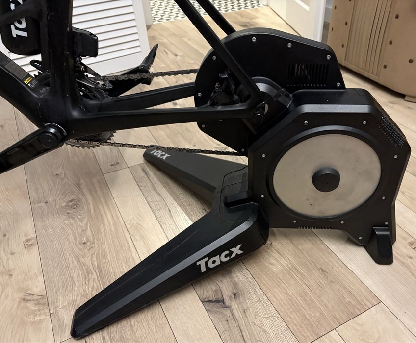 Trenażer Tacx Flux Smart okazja tanio! Kaseta gratis