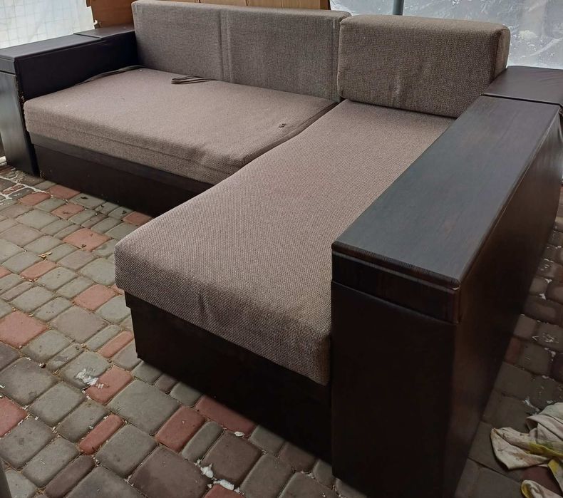 Продам диван угловой.