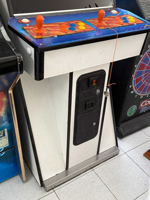 Retro Arcade - Máquina de Jogos dos anos 90