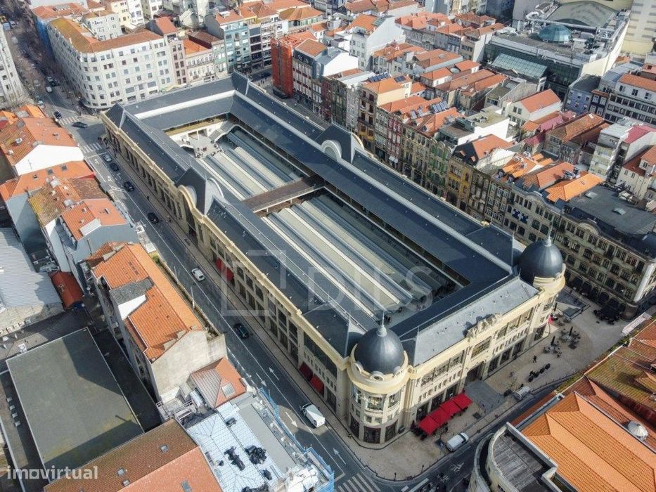 Apartamento T1, num novo empreendimento na Avenida do Aliados, no P...