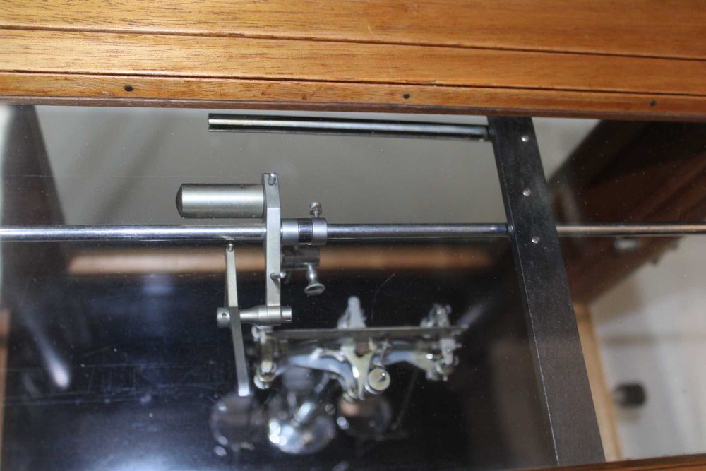 Balança de precisão do laboratório Militar, peça de museu, antiga