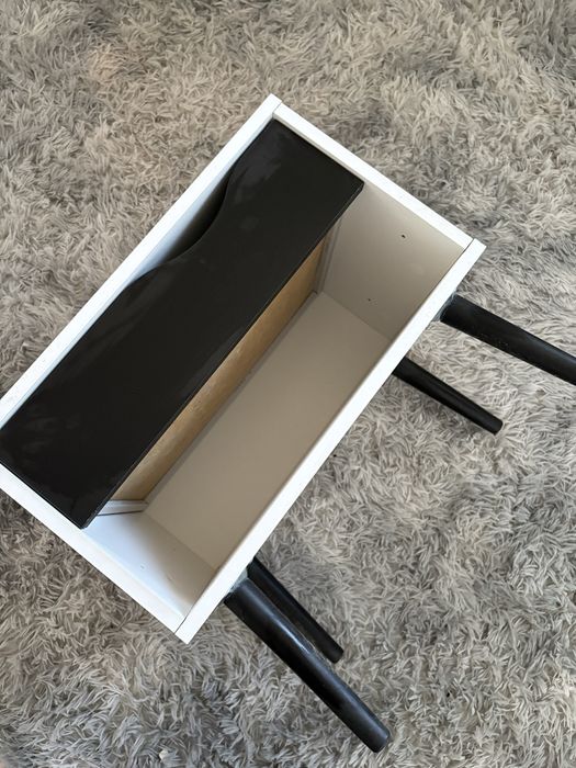 Mesas cabeceira preto e branco