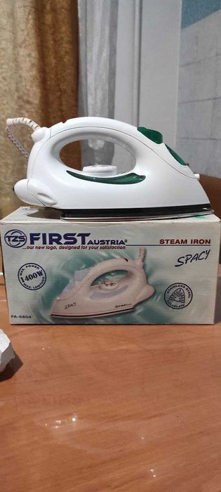 Продаю утюг  FIRST