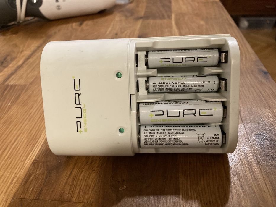 Ładowarka PURE Energy + zestaw akumulatorków – do naprawy