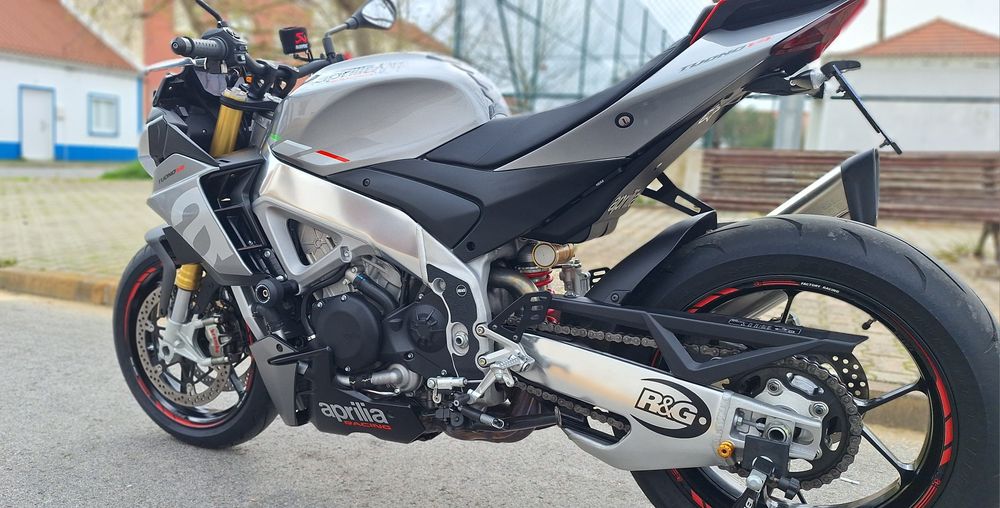Aprilia Tuono V4
