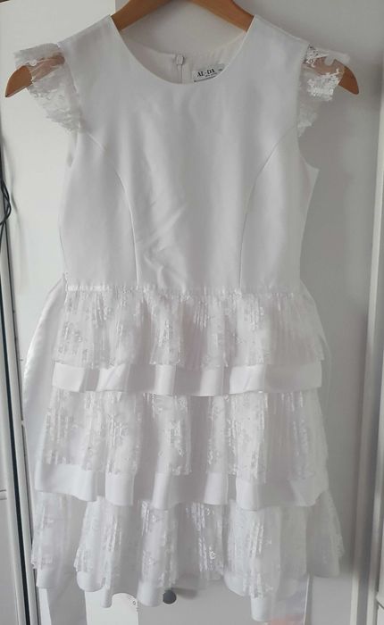 Biała sukienka r.146