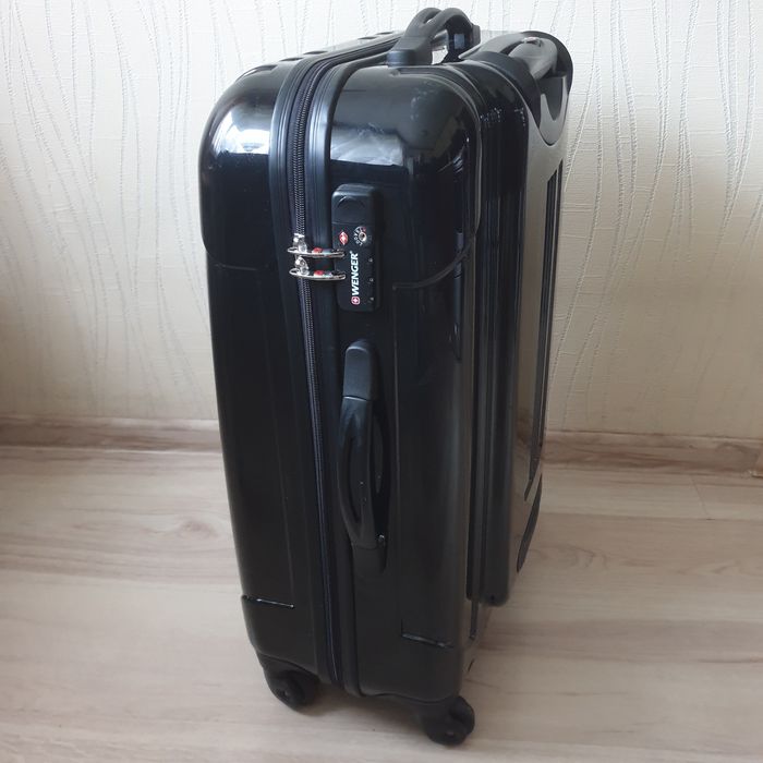 WENGER walizka średnia czarna 4koła