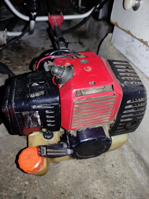 Máquina de cortar erva