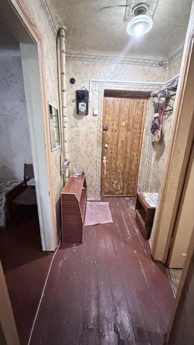Продам 1 кімнатна Черемушки  працюємо з державними програмами