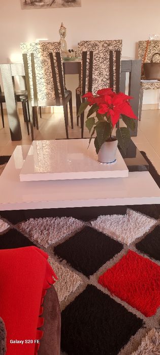 Mesa de sala , preto e branco