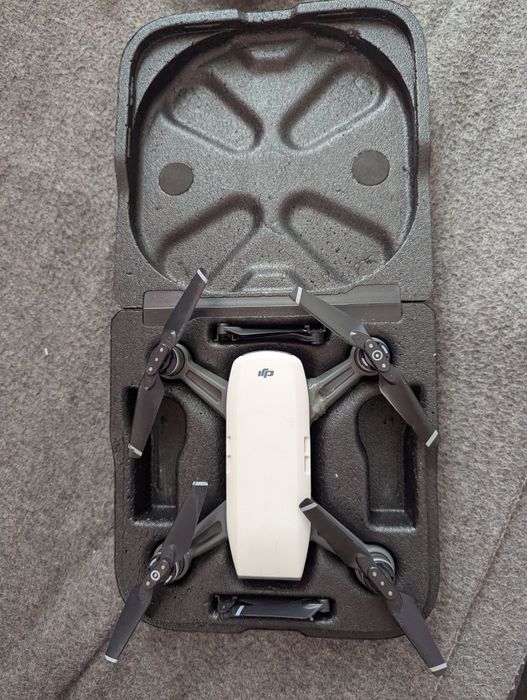 Дрон DJI spark .