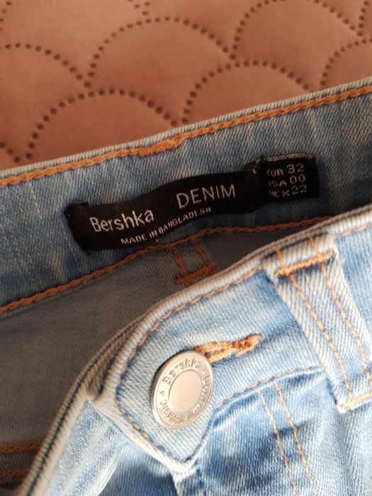 Jasne spodnie Bershka