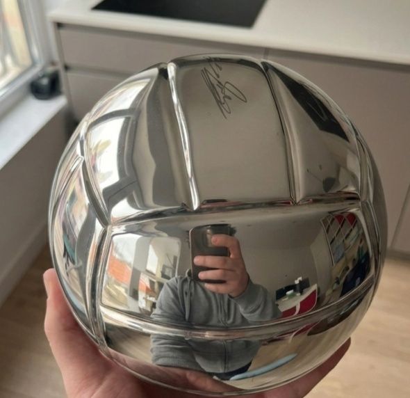 Bola de prata com assinatura dos melhores jogadores do Sporting CP