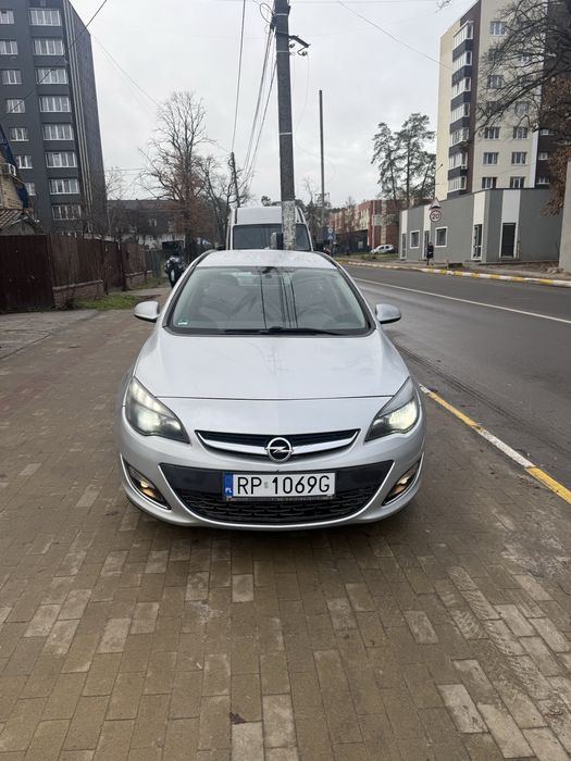 Opel Astra 2013 год 1.7 дизель механика