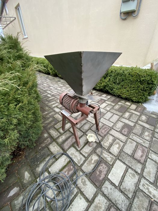 Зернодробилка  , крупорушка
