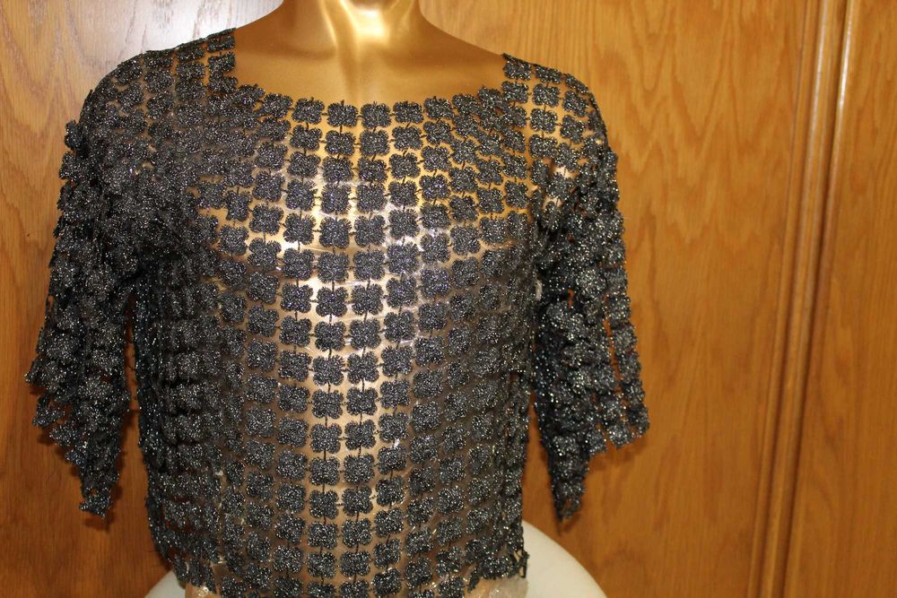 Blusa em Renda Preto com Brilho Novo (sem uso)