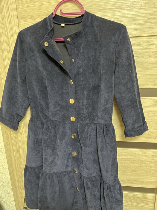 Сукня гарна на дівчинку.