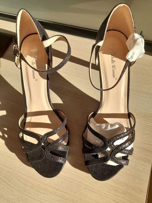 sandały na wysokim, smukłym obcasie typu szpilka