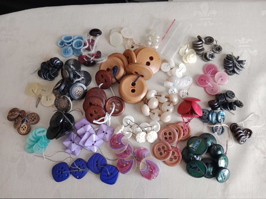 Guziki duży zestaw różne wielkości i kolory