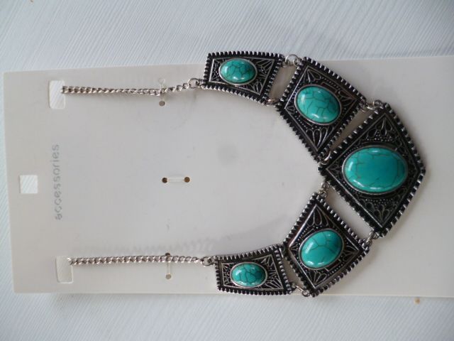 Nowy naszyjnik, kolor turkusowy