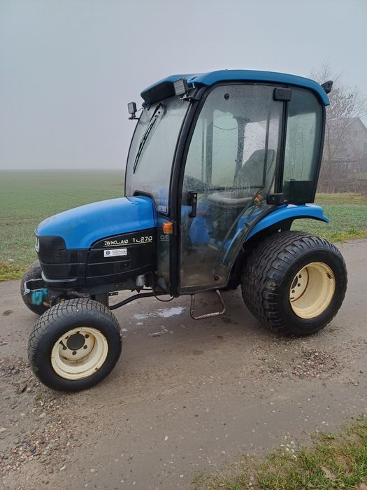 Traktorek New holland TC27D - Sadowniczy