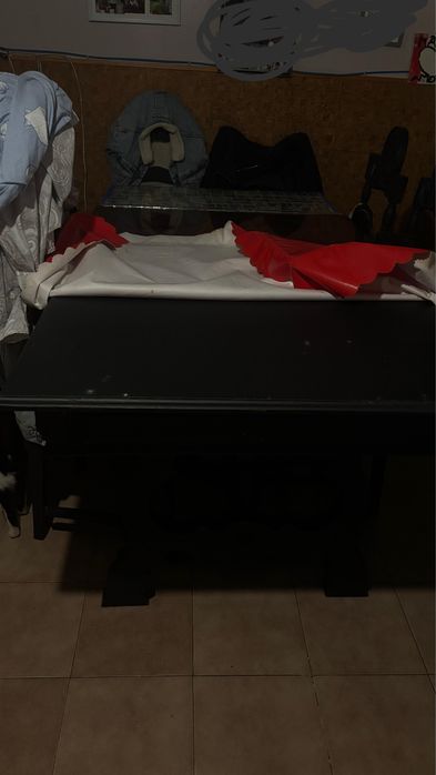 Movel com conjunto de mesa e 6 cadeiras