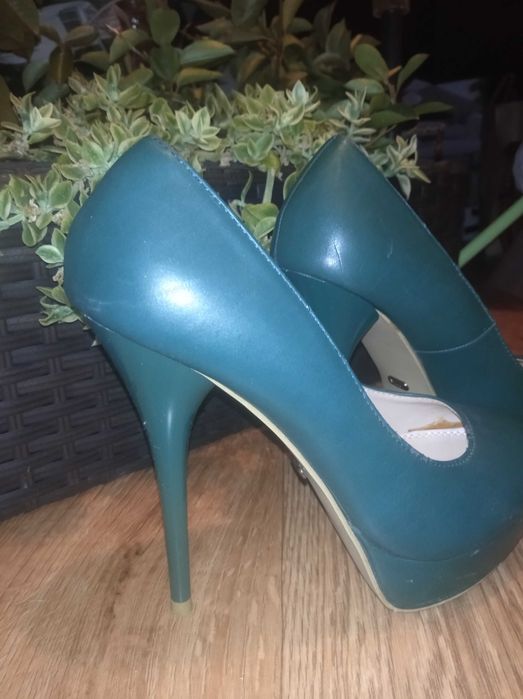 SZPILKI na wysokiej platformie / rozm. 38 / Butelkowa zieleń