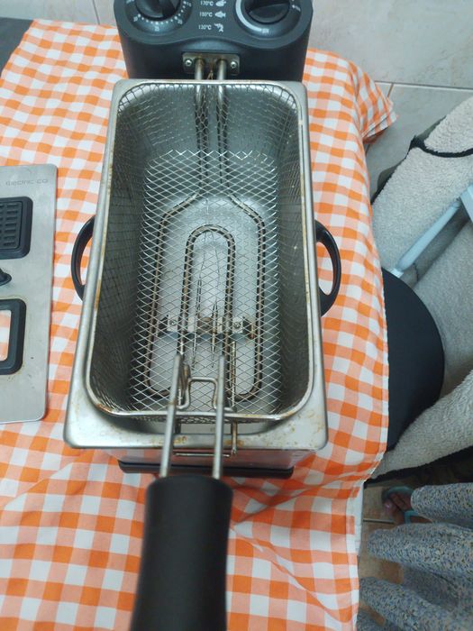 Fritadeira elétrica a óleo