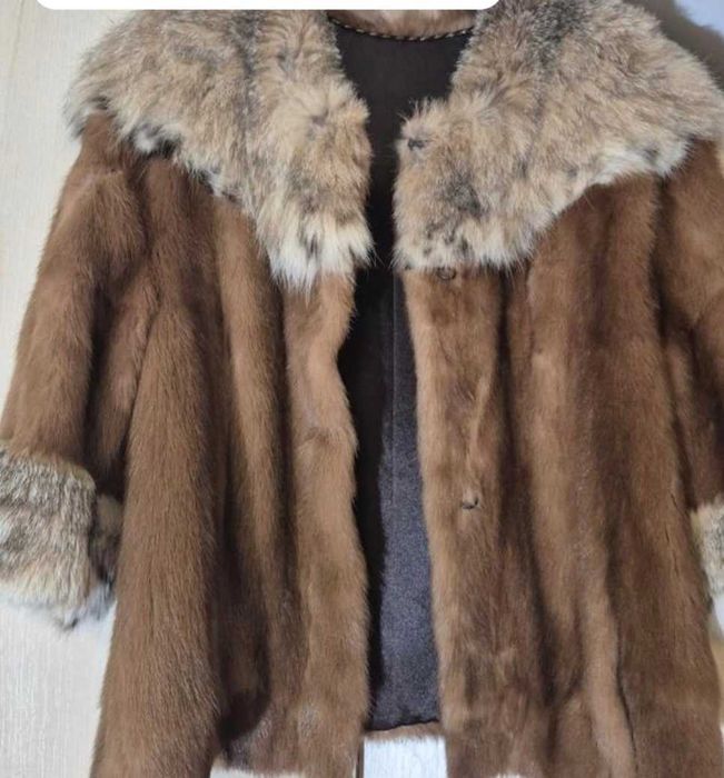 Фірмова норкова шуба новий стан