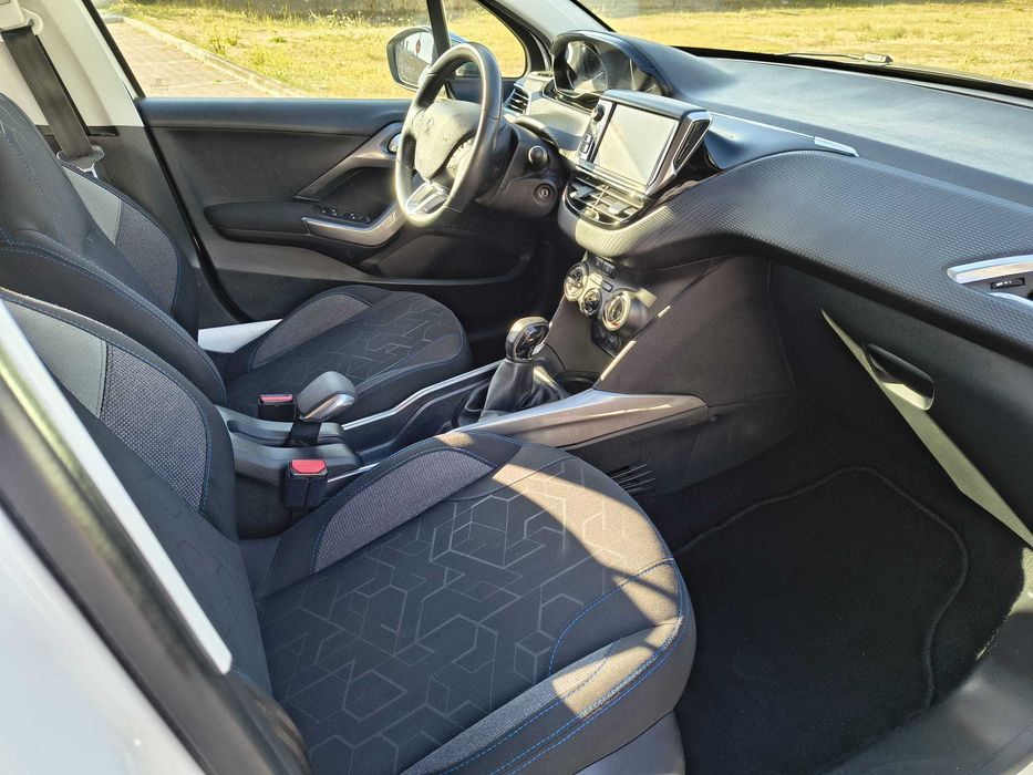 Peugeot 2008 — fotografia 4
