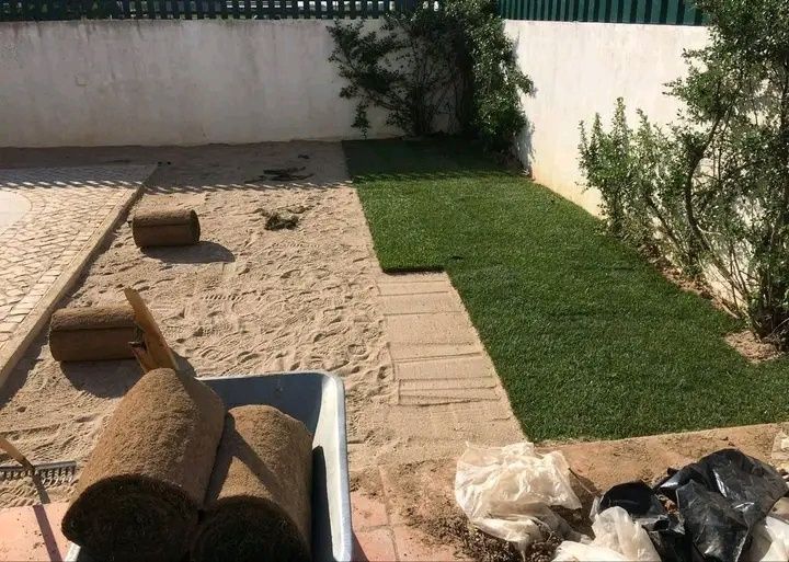 Criação de espaços verdes, relva sintética e natural, piscinas,decks,